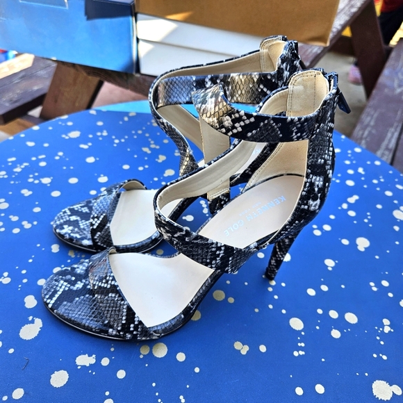 Kenneth Cole New York Brooke Cross Sandal Women's Size 9M - Picture 10 of 16